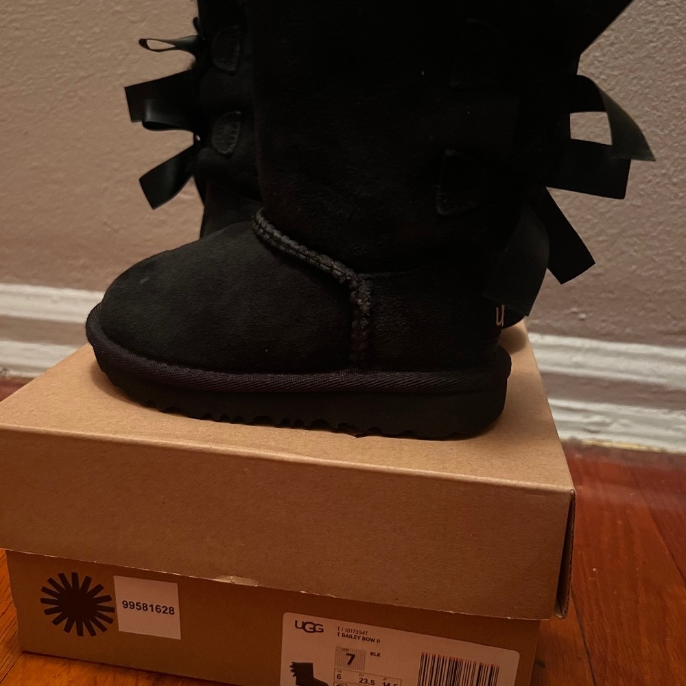 Ugg Bailey bow boots toddler